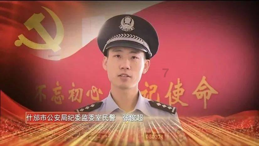 可爱小猫向上跳